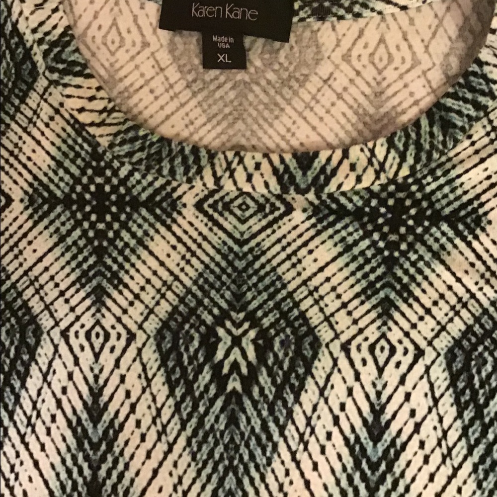 Karen Kane Contrast Hem Top